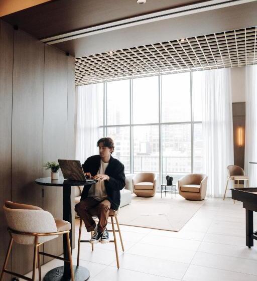 Level Chicago  Old Town