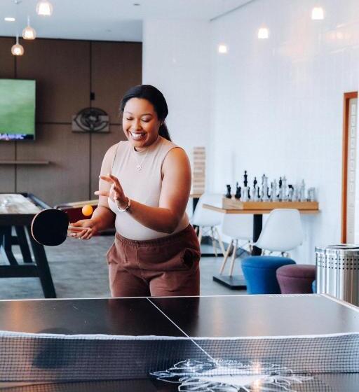 Level Chicago  Old Town