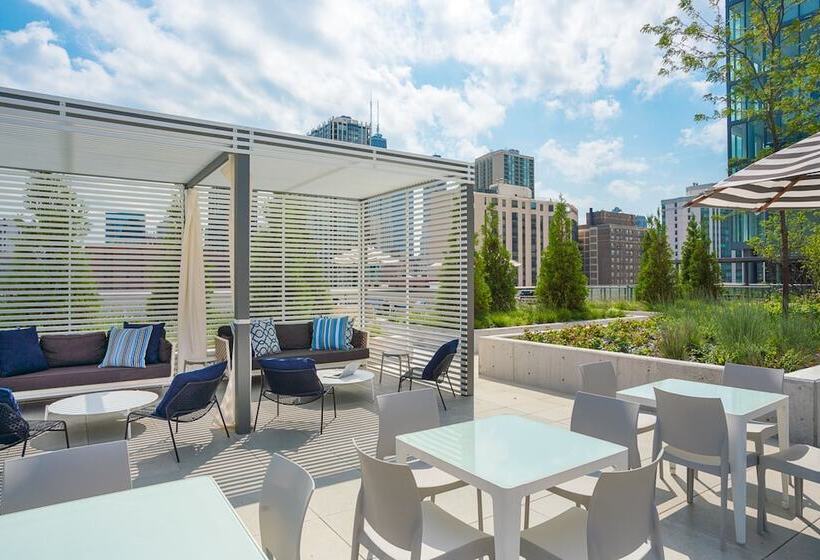 Level Chicago  Old Town