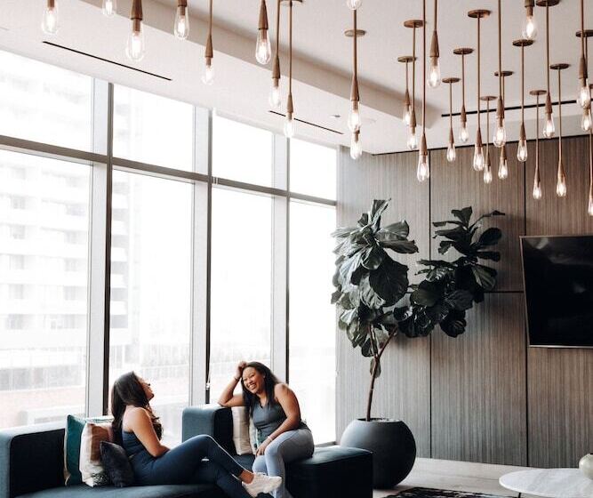 Level Chicago  Old Town