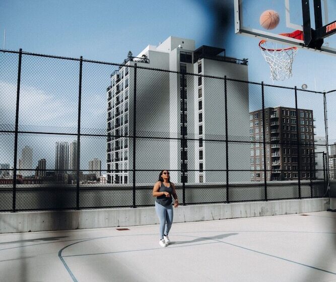 Level Chicago  Old Town