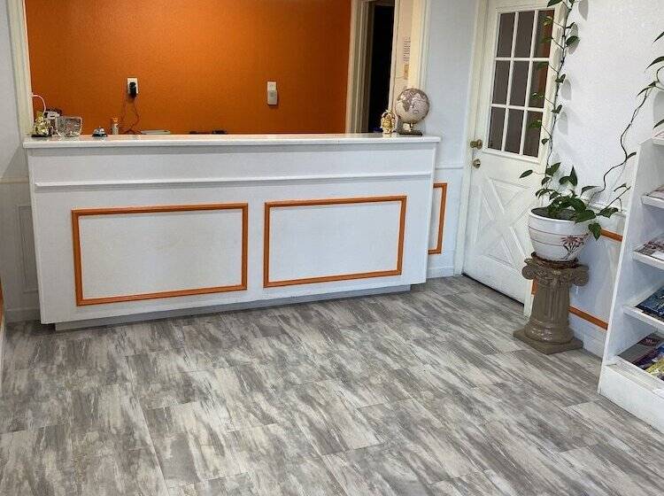 모텔 Executive Inn