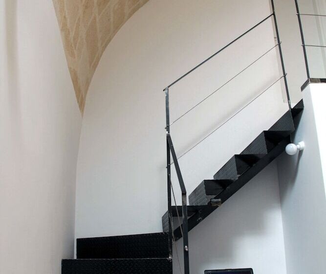 膳宿费 Lamia Room Rentals