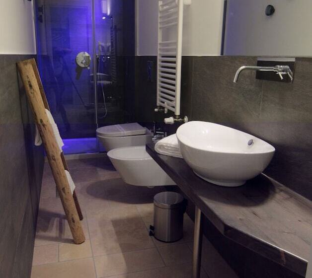 膳宿费 Lamia Room Rentals