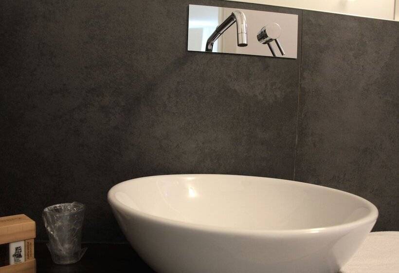 膳宿费 Lamia Room Rentals