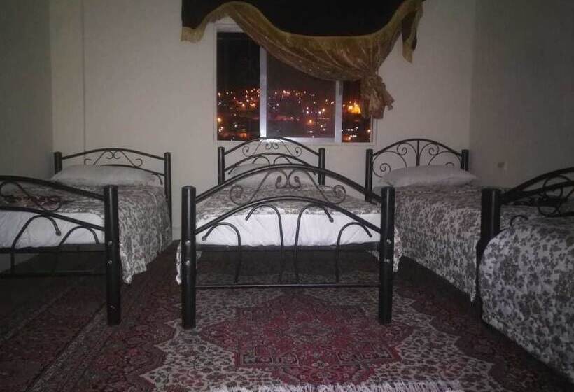 پانسیون Youth Guest House