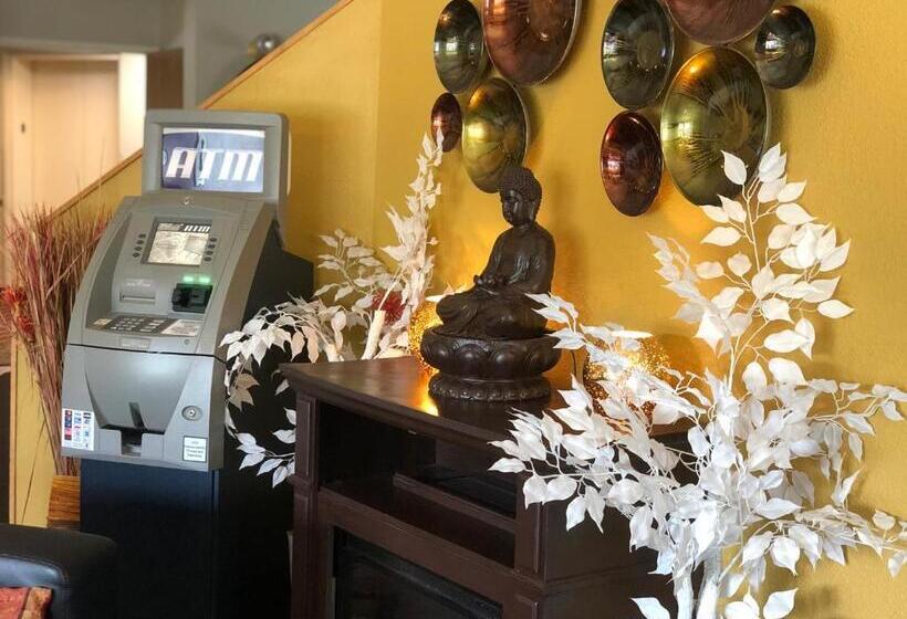 Отель Airport Lodging Pittsburgh Airport