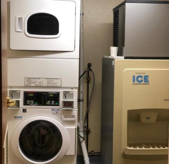 Отель Airport Lodging Pittsburgh Airport