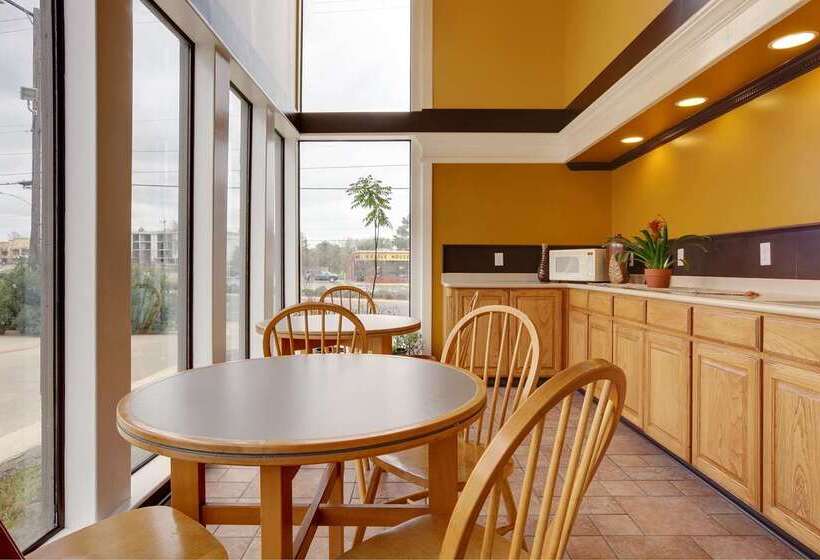 فندق Americas Best Value Inn Longview