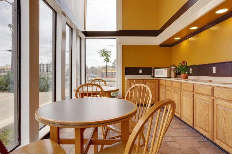 فندق Americas Best Value Inn Longview