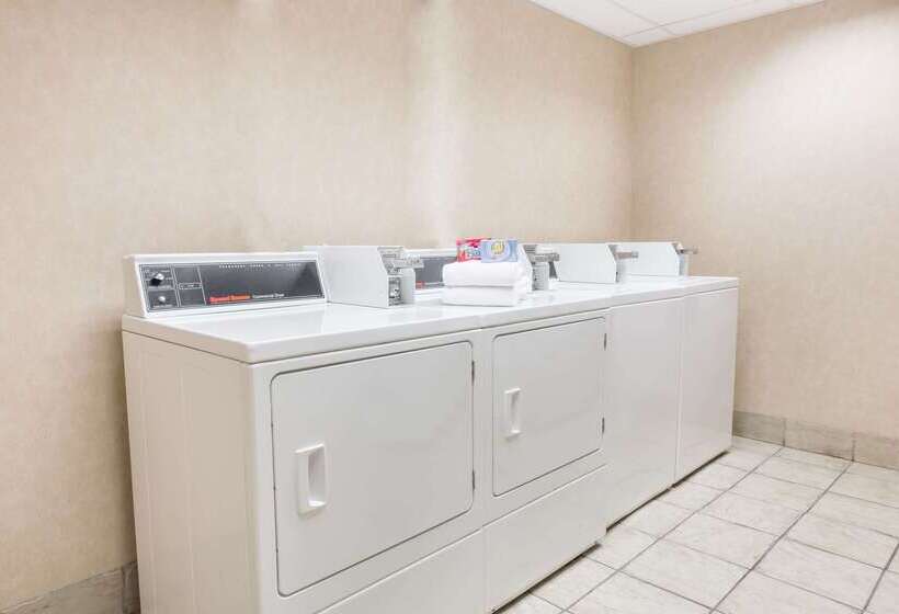 호텔 Baymont By Wyndham Indianapolis South