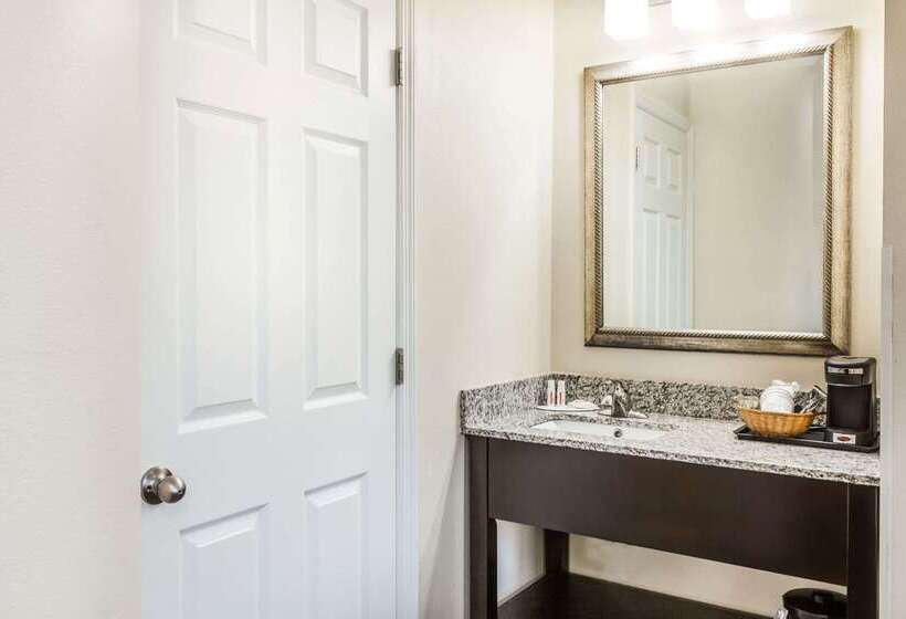 Отель Baymont By Wyndham Newark At University Of Delaware