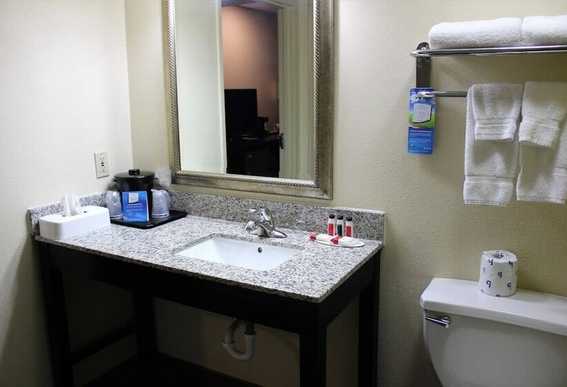 Отель Baymont By Wyndham Newark At University Of Delaware