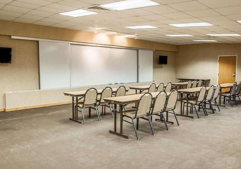 هتل Baymont By Wyndham South Bend Near Notre Dame