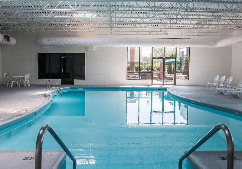 هتل Baymont By Wyndham South Bend Near Notre Dame