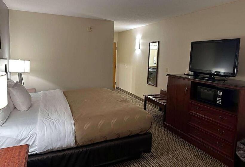 هتل Baymont By Wyndham South Bend Near Notre Dame