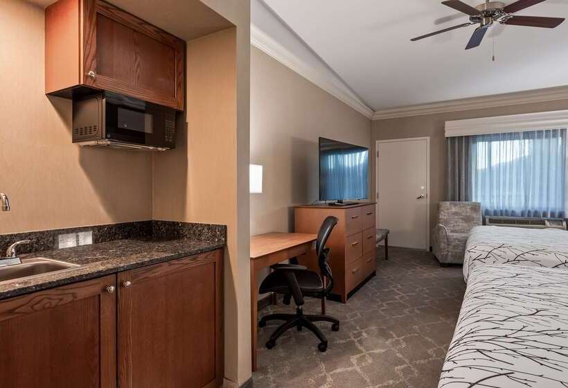 ホテル Best Western Plus Silver Saddle Inn