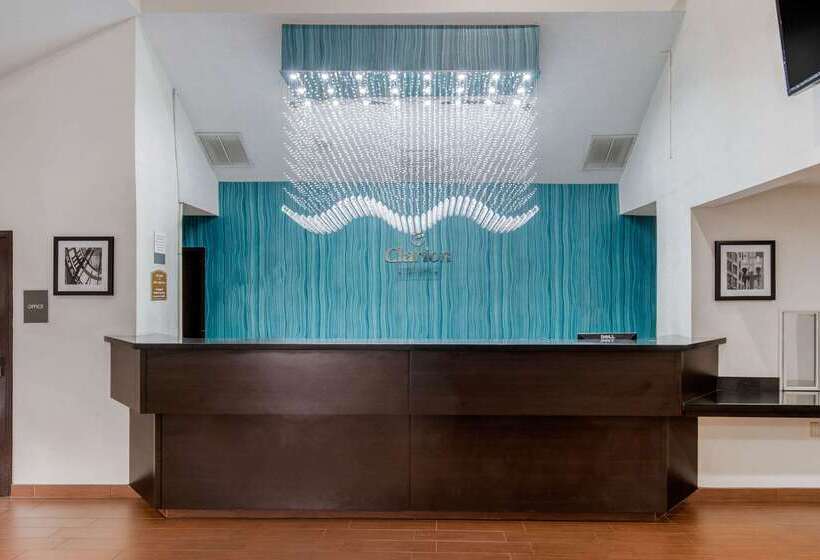 ホテル Clarion Inn & Suites Dfw North