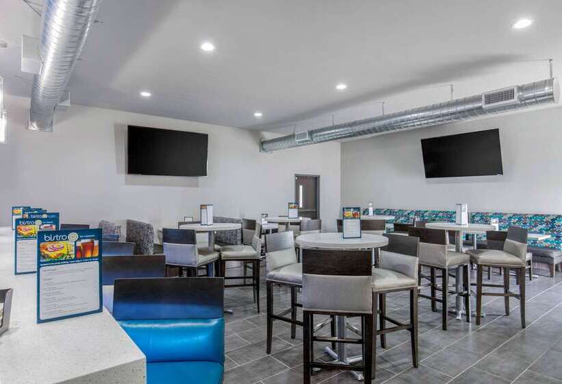 ホテル Clarion Inn & Suites Dfw North