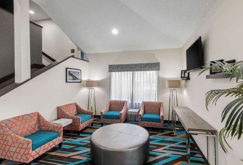 هتل Clarion Inn & Suites Dfw North