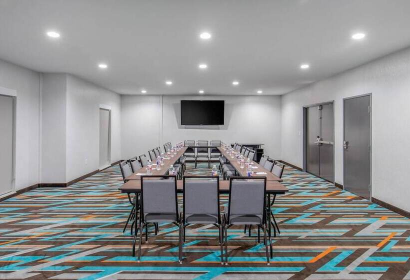 هتل Clarion Inn & Suites Dfw North