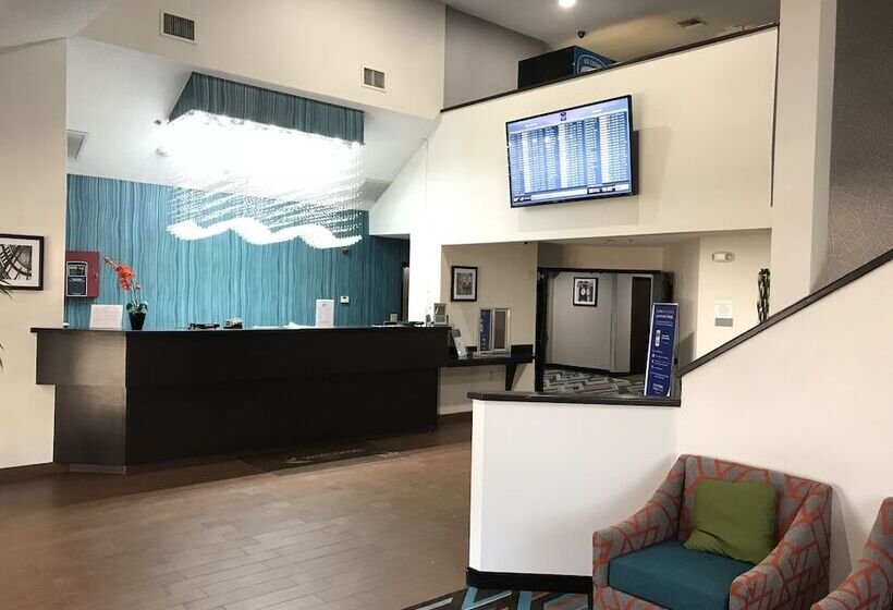 ホテル Clarion Inn & Suites Dfw North