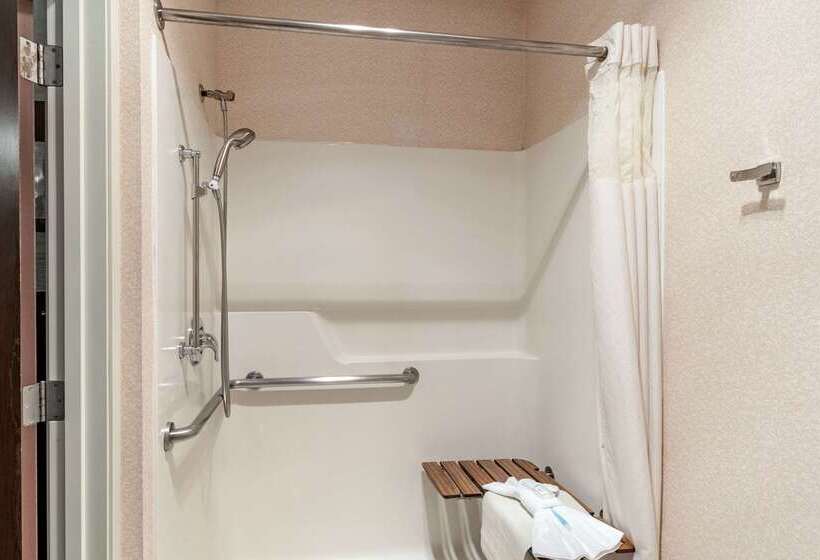 Clarion Hotel Portland International Airport