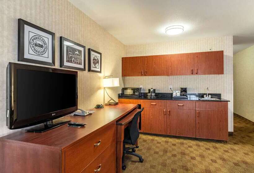Clarion Hotel Portland International Airport