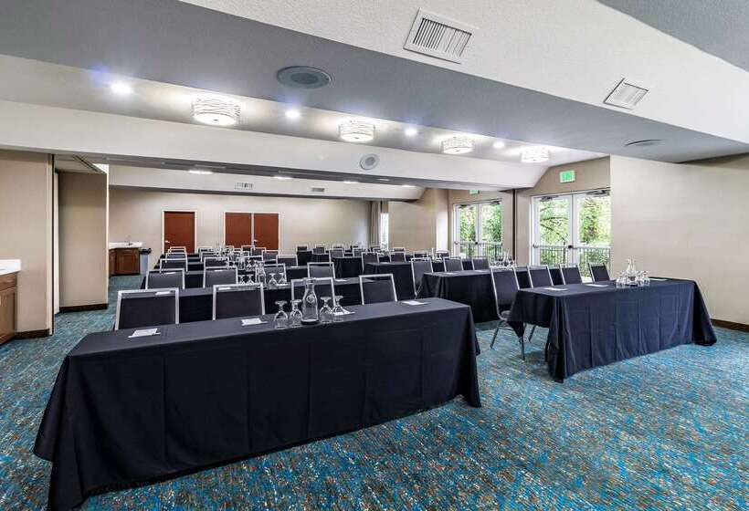 Clarion Hotel Portland International Airport