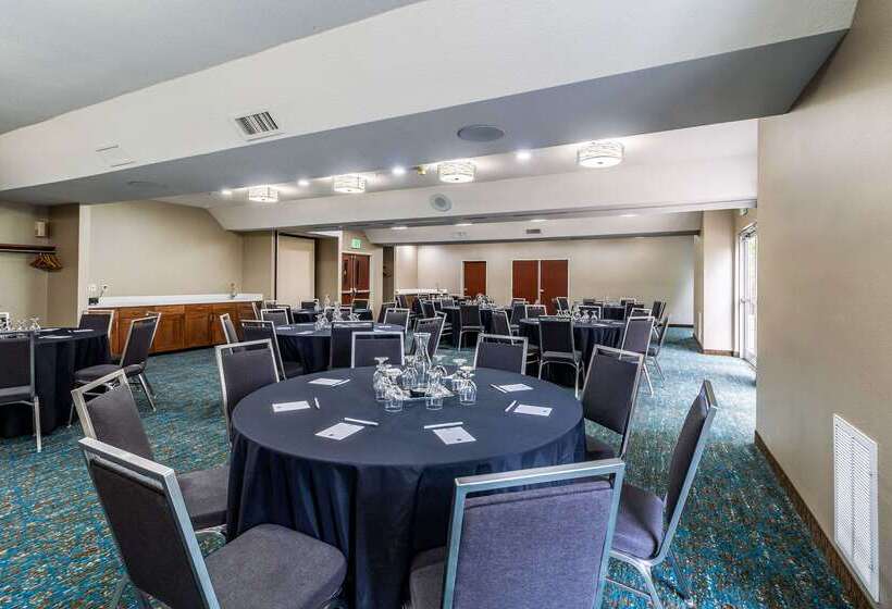 Clarion Hotel Portland International Airport