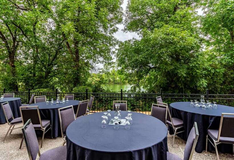 Clarion Hotel Portland International Airport