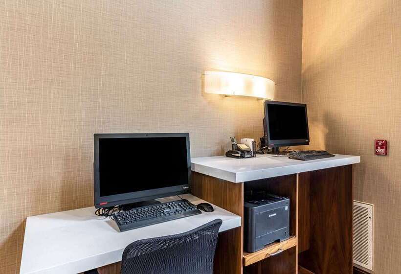 Clarion Hotel Portland International Airport