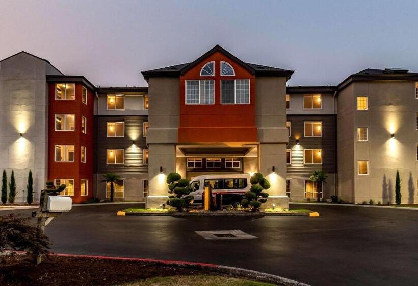 Clarion Hotel Portland International Airport