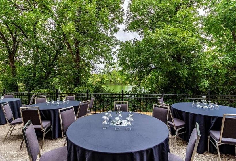 Clarion Hotel Portland International Airport