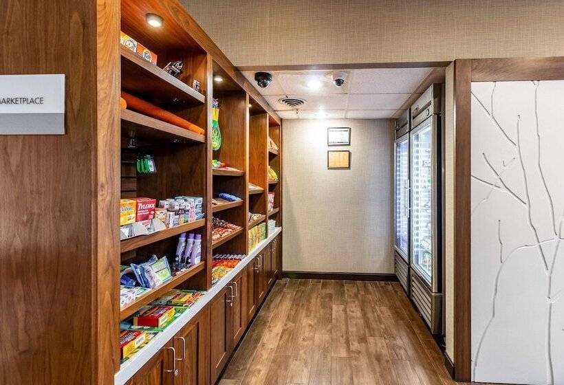 Clarion Hotel Portland International Airport