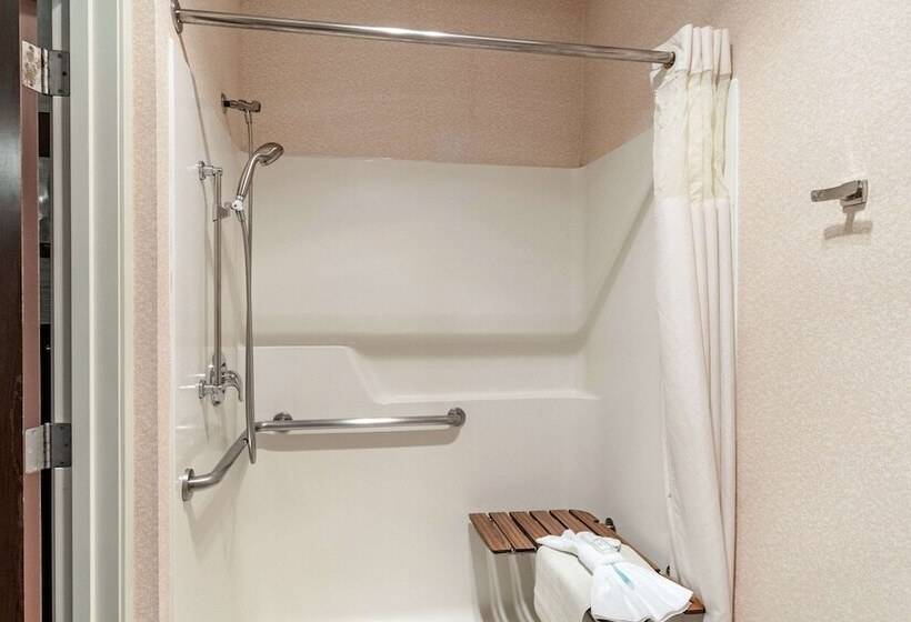 Clarion Hotel Portland International Airport