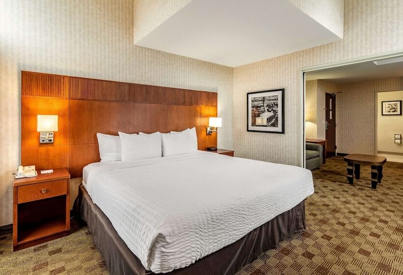 Clarion Hotel Portland International Airport