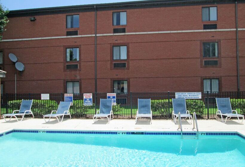 Отель Spark By Hilton Dallas Market Center