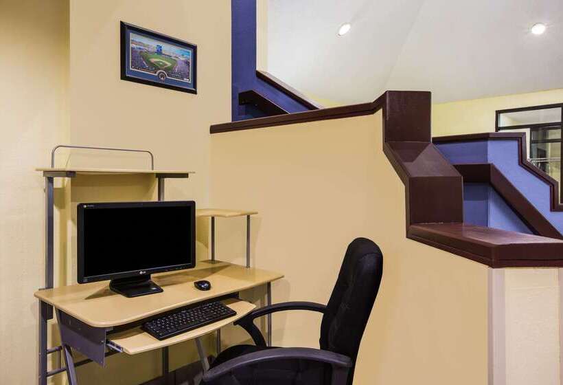 בית מלון כפרי Days Inn By Wyndham Blue Springs