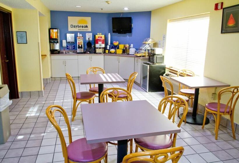 בית מלון כפרי Days Inn By Wyndham Blue Springs