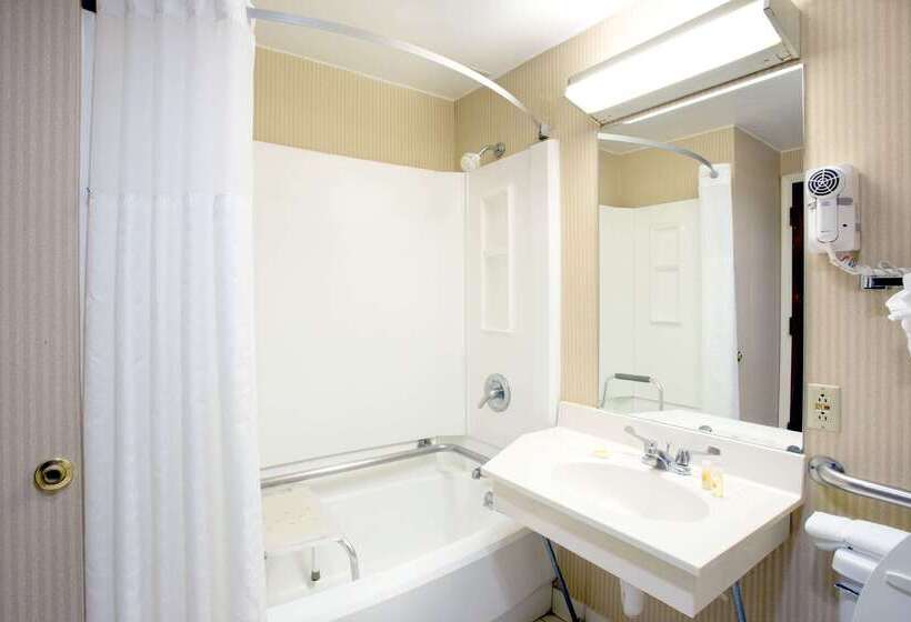 בית מלון כפרי Days Inn & Suites By Wyndham Northwest Indianapolis