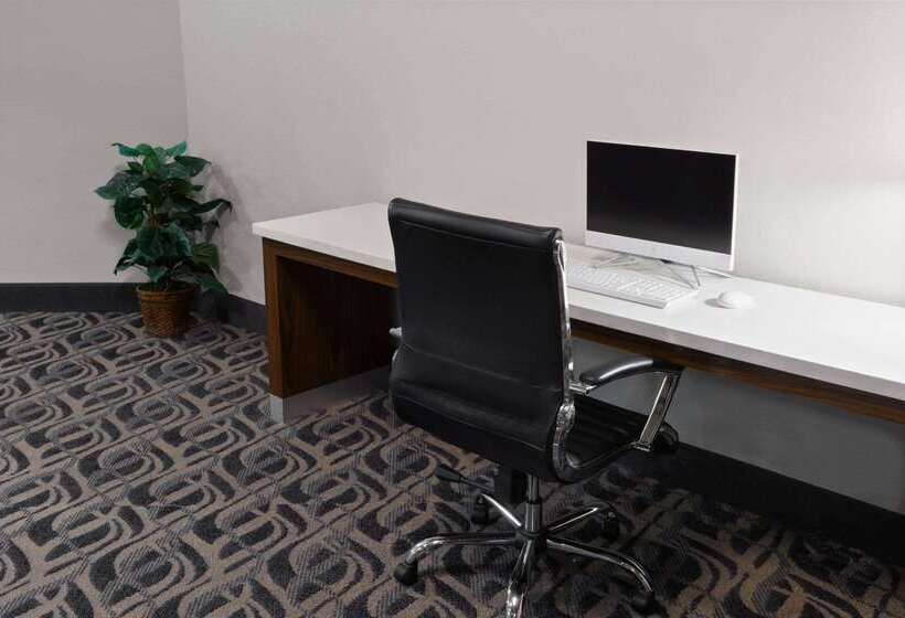 فندق Days Inn & Suites By Wyndham Northwest Indianapolis