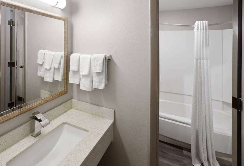 فندق Days Inn & Suites By Wyndham Northwest Indianapolis