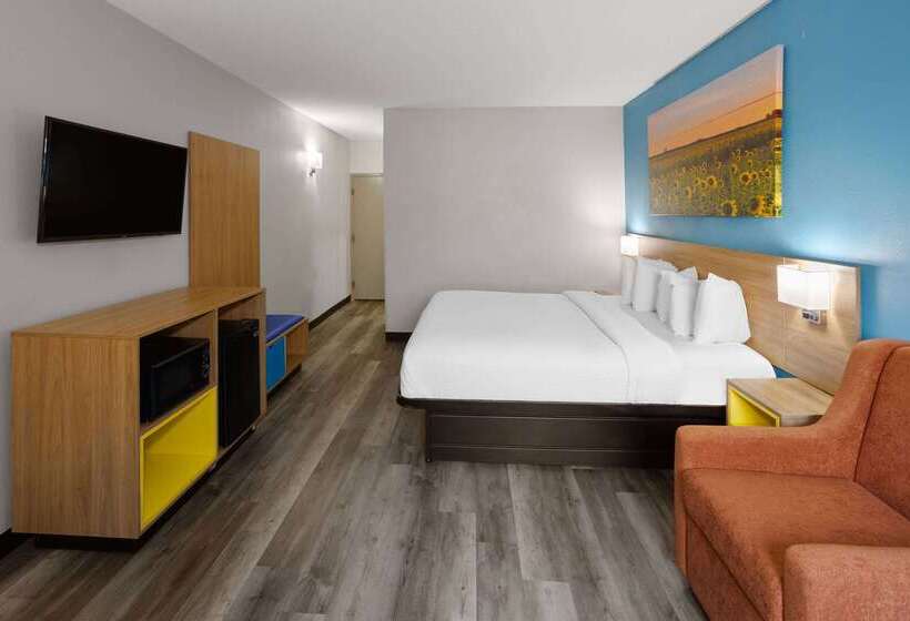 בית מלון כפרי Days Inn & Suites By Wyndham Northwest Indianapolis