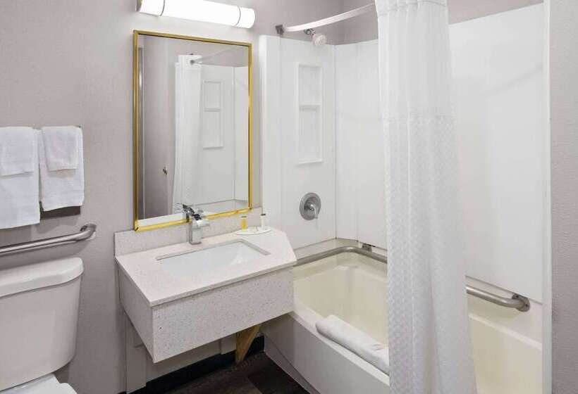 فندق Days Inn & Suites By Wyndham Northwest Indianapolis