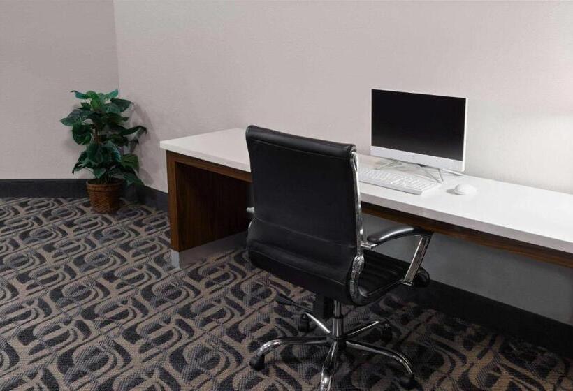 فندق Days Inn & Suites By Wyndham Northwest Indianapolis