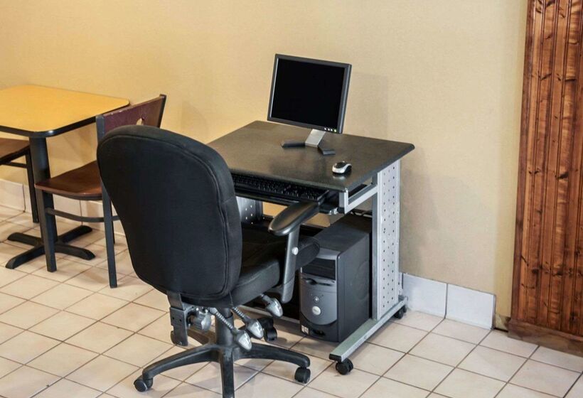 ホテル Howard Johnson By Wyndham Urbana