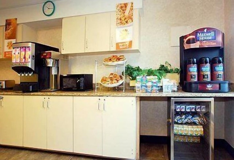 فندق Econo Lodge Denver International Airport