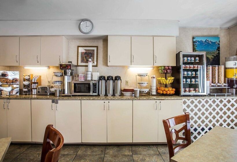 فندق Econo Lodge Denver International Airport