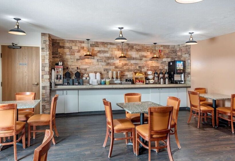 ホテル Econo Lodge North Academy